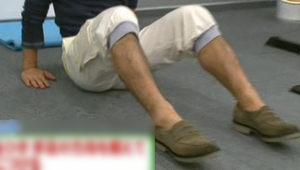 逆四足歩行運動